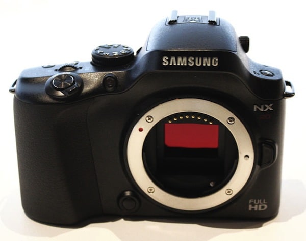 Samsung NX20 - Body